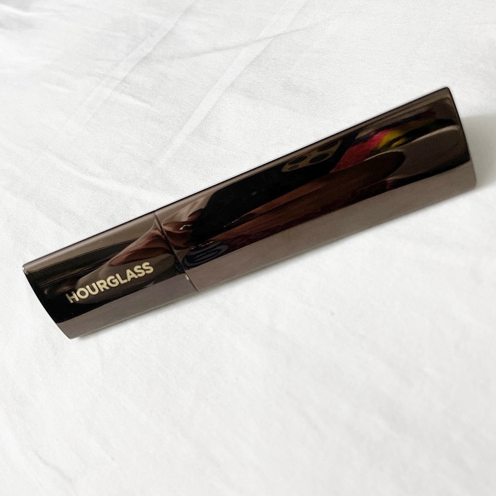 Hourglass foundation